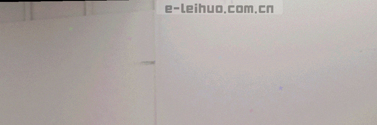 纸纹与细网格线叠印的抽象底纹，呼应印刷版面的纸张质感